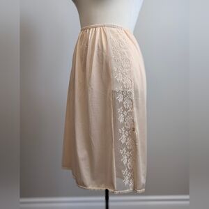 Vintage 1970s Cream Nude Nylon Slip Skirt Lace Romantic Delicate Rose Feminine